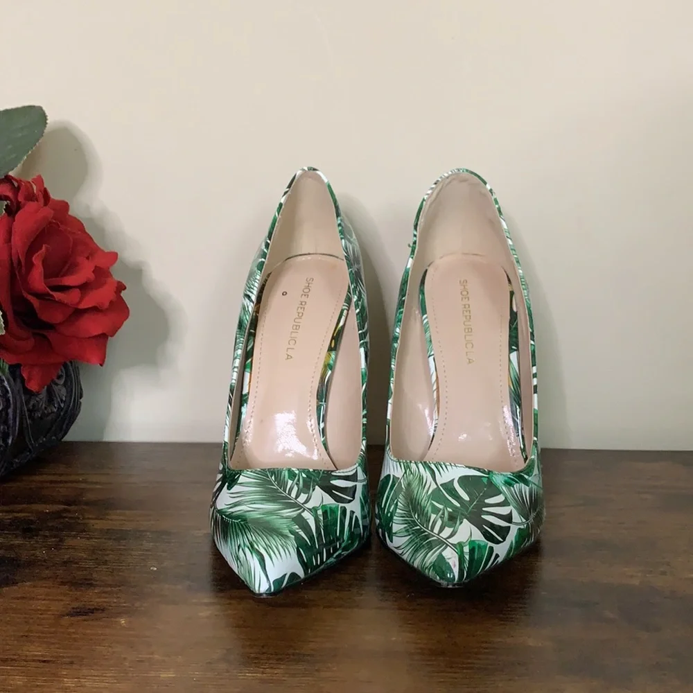 Shoe Republic Tropical Palm Leaf Printed Glossy Patent Leather Heels 👠 size 8 - Picture 2 of 6